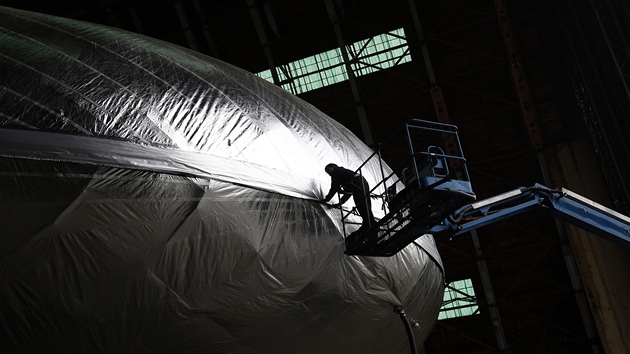 Test prototypu nov vzducholod v kalifornskm Tustinu (24. ledna 2013)