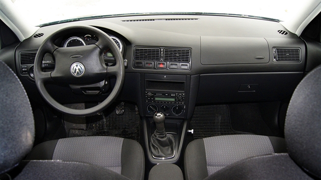 VW Golf tvrt generace z roku 2003