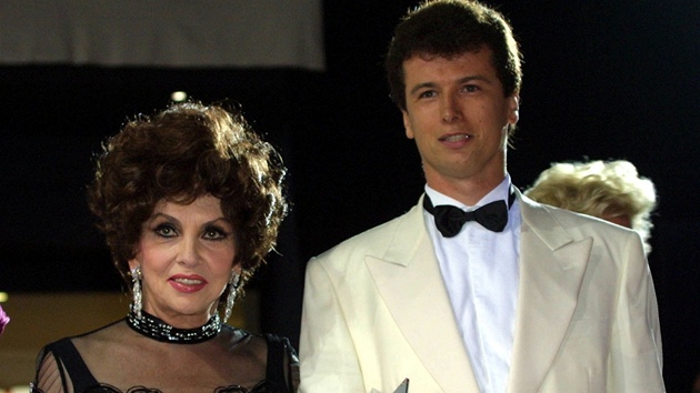 Gina Lollobrigida a Javier Rigau y Rafols (3. srpna 2001)