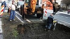 Zemina se nad vodovodním potrubím musela pořádně udusat, aby se havárie Zemina se nad vodovodním potrubím musela pořádně udusat, aby se havárie