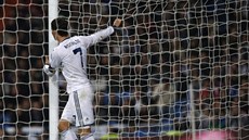 Cristiano Ronaldo z Realu Madrid se bhem duelu s Barcelonou sám ocitl v brance.