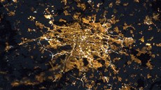 Snímek noní Prahy z ISS z konce ledna 2013, jak jej poídil Kevin Ford. 
