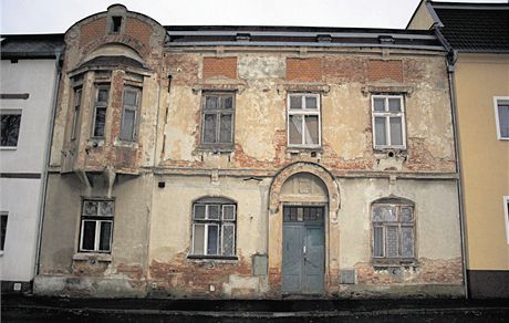 V dom v Mostecké ulici v Jirkov bydlelo nkolik problémových rodin. Ty