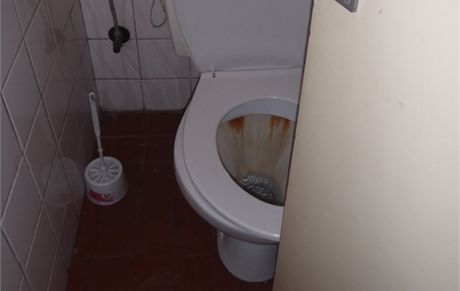 Dámské toalety vedle bufetu v Mstské nemocnici Ostrava