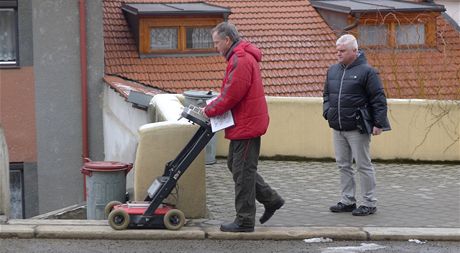 Rudolf Tengler se projídl ulicemi Tebíe s georadarem. Pístroj podobný