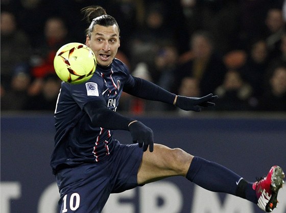 Zlatan Ibrahimovi pispl k výhe PSG nad Bastií promnnou penaltou. 