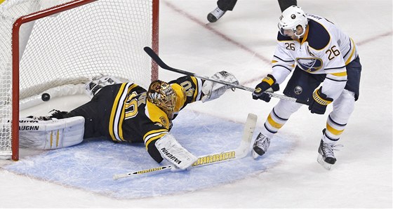 Thomas Vanek práv zesmnil gólmana Tuukku Raska. Jeho gól uchvátil celou NHL