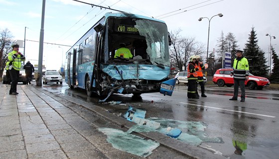 Sráka autobus v Brn-Slatin (5. února 2013)