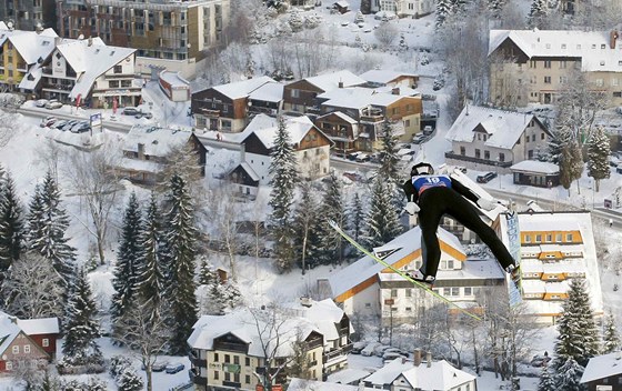 estmír Koíek v závod Svtového poháru v letech na lyích v Harrachov.