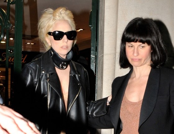 Lady Gaga a její asistentka Jennifer O'Neillová