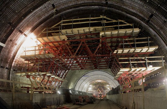 Metrostav staví v esku i zahranií.