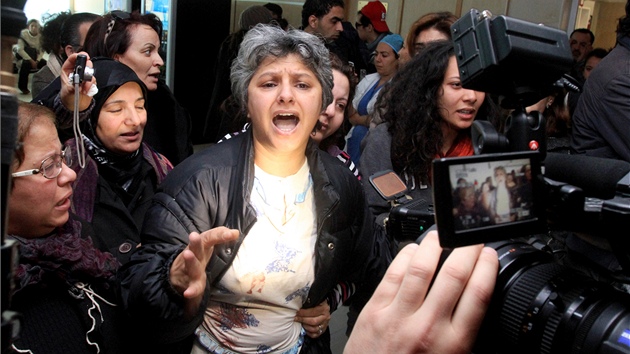 Vdova po pedkovi tunisk opozice ukr Bilajdovi (6. nora 2013) 