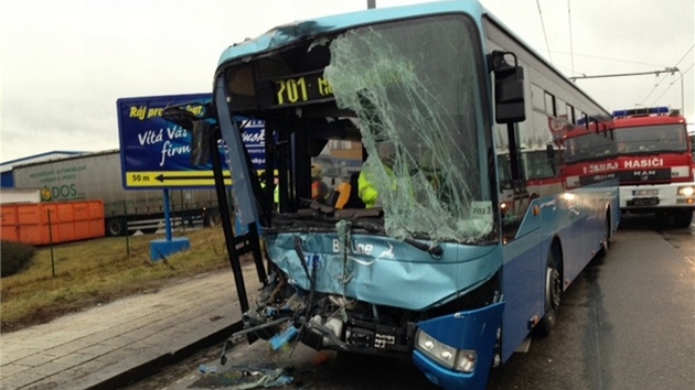 V Brn-Slatin se srazily dva autobusy MHD (5. nora 2013)