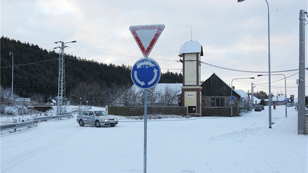 asto przdn kruh stoj v Bransouzch na pomez Jihlavska a Tebska, kde ije asi 250 obyvatel. Je to jedin vesnice v irokm okol, kter m kruhov objezd.