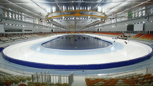 Adler-arena, kde budou za rok bojovat o olympijsk medaile rychlobruslai.