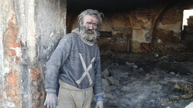 Bezdomovec Ludvk Doleal pev v zchtral konrn u Skivan na Krlovhradecku.