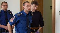 Krajský soud v Praze poslal na 14 let do vězení Jana Toboříka (vpravo), který... Krajský soud v Praze poslal na 14 let do vězení Jana Toboříka (vpravo), který...