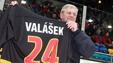 S DRESEM. Bývalý královéhradecký obránce Miroslav Valášek nosíval obvykle na S DRESEM. Bývalý královéhradecký obránce Miroslav Valášek nosíval obvykle na