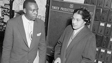 Rosa Parksová s advokátem Charlesem D. Langfordem