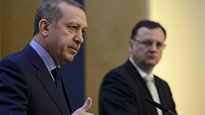 Turecký premiér Recep Tayyip Erdogan při setkání s předsedou české vlády Petrem Turecký premiér Recep Tayyip Erdogan při setkání s předsedou české vlády Petrem