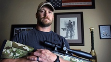 Slavný odstřelovač z elitní jednotky amerického námořnictva Chris Kyle, jehož Slavný odstřelovač z elitní jednotky amerického námořnictva Chris Kyle, jehož