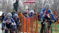 eská cyklistka Kateina Nash (vpravo) v souboji s Ameriankou Katherine...