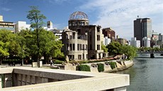 Hirošima, nábřeží a pohled na Atomový dóm Hirošima, nábřeží a pohled na Atomový dóm
