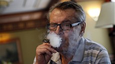 "Mám dovolenou," říká oscarový režisér Miloš Forman v rozhovoru pro iDNES.CZ. "Mám dovolenou," říká oscarový režisér Miloš Forman v rozhovoru pro iDNES.CZ.