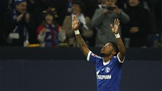TREFA POSILY. Michel Bastos, lednová posila Schalke z Lyonu, oslavuje svj gól