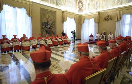 Volbu nového papee zanou kardinálové eit u v pondlí. Ilustraní foto