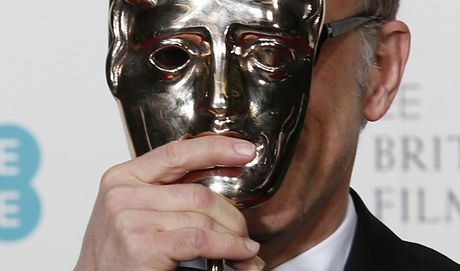 Herec Christoph Waltz s cenou BAFTA za vedlej roli ve filmu Nespoutan Django
