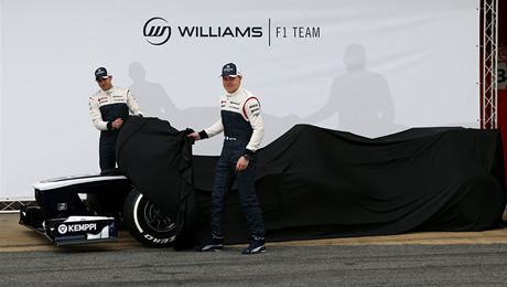 ODHALENÍ. Pastor Maldonado a Valtteri Bottas pedstavují monopost týmu Williams