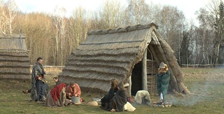 Návtvníci najdou v keltském archeoparku 36 budov rozdlených do esti dvorc.