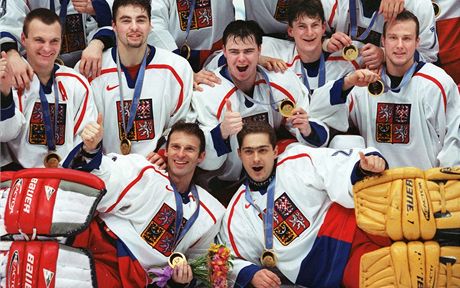 Zlatá radost v podání eských hokejist na olympijských hrách v Naganu.