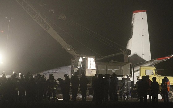Pi nehod Antonovu An-24 v Doncku na východ Ukrajiny zemeli nejmén tyi