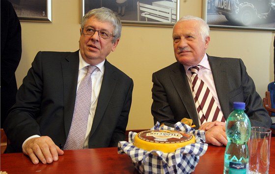 Prezident Václav Klaus s editelem Madety Milanem Teplým na návtv jiních