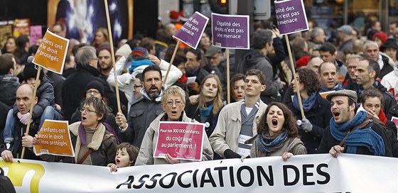Mnozí Francouzi o víkendu vyli do ulic, aby podpoili vládní návrh, který