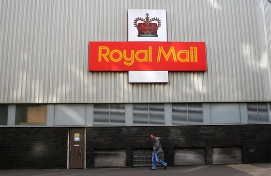 Royal Mail tídí a dodává dopisy a balíky. Její souástí vak není národní sí potovních poboek Post Office, která nabízí potovní, finanní a dalí sluby.