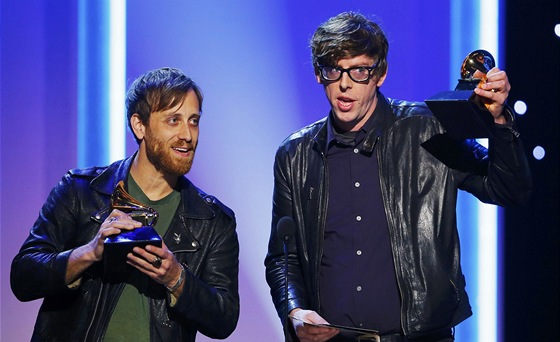 Grammy za rok 2012 - Dan Auerbach (vpravo) a Patrick Carney z Black Keys