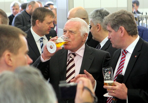 Prezident Václav Klaus pijel do eských Budjovic. Návtvu zahájil v