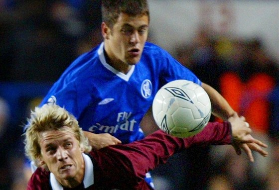 Radek Ková na podzim 2003 v Lize mistr proti Chelsea.