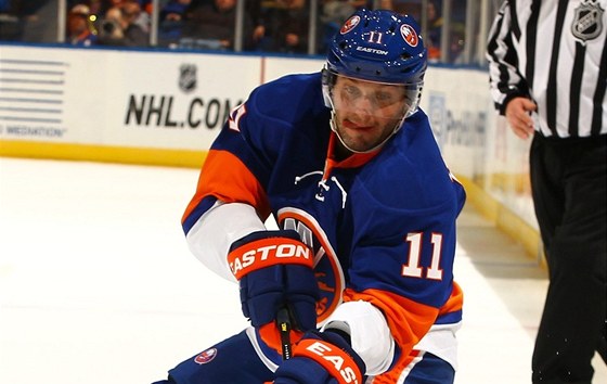 ZPÁTKY V ZÁMOÍ. ubomír Viovský v dresu New York Islanders.