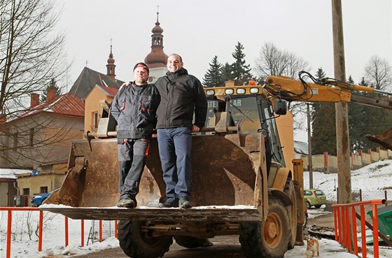 Pomocník a starosta. I po zruení veejné sluby Michal Kárský (vlevo) vykonává