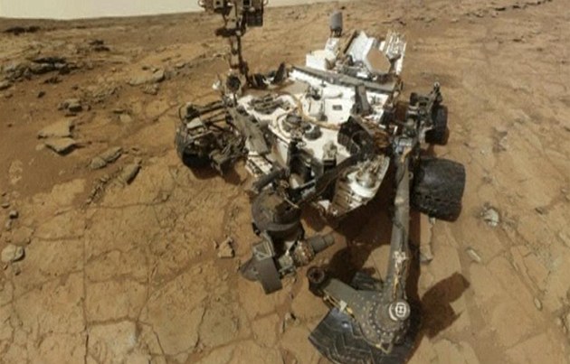 Sonda Curiosity na Marsu odebrala vzorek horniny. Sonda Curiosity na Marsu odebrala vzorek horniny.