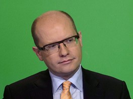 Premir Petr Neas a pedseda SSD Bohuslav Sobotka v televiznch Otzkch