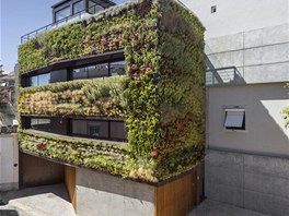 Konstrukce zelené fasády pochází od firmy ADN Design Garden, která se na...