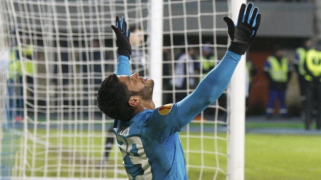 DKY BOE. Brazilec Hulk slav svj gl proti Liverpoolu.