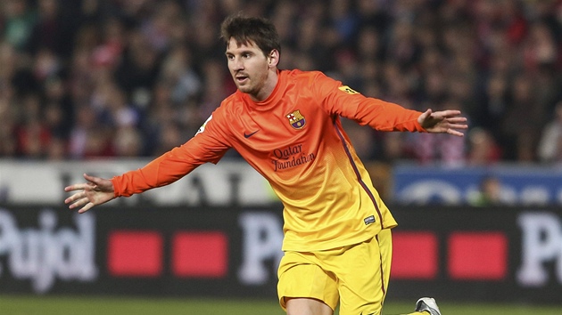 NEZASTAVITELNÝ. Lionel Messi naal tvrtou stovku svých zásah za Barcelonu a