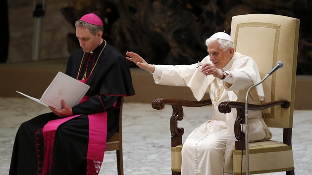 Pape Benedikt XVI. promlouv k vcm bhem kadotdenn audience ve Vatiknu (13. nora 2012)