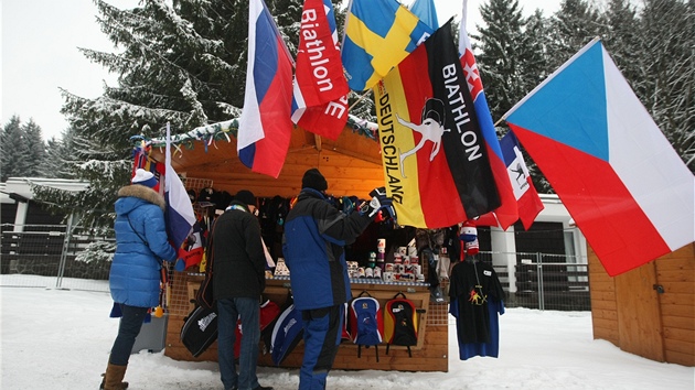 Stnky oznaen oficilnm logem ampiontu otvraj kad den  nejpozdji tyi hodiny ped zatkem zvodu a zavraj zhruba dv hodiny po nm.
